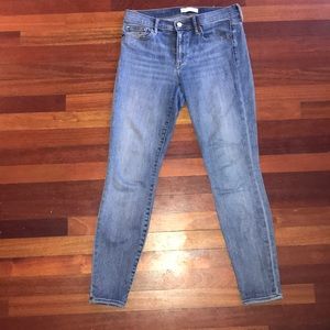 Super cute Gap Jeans. Light wash. Gently worn. 29R